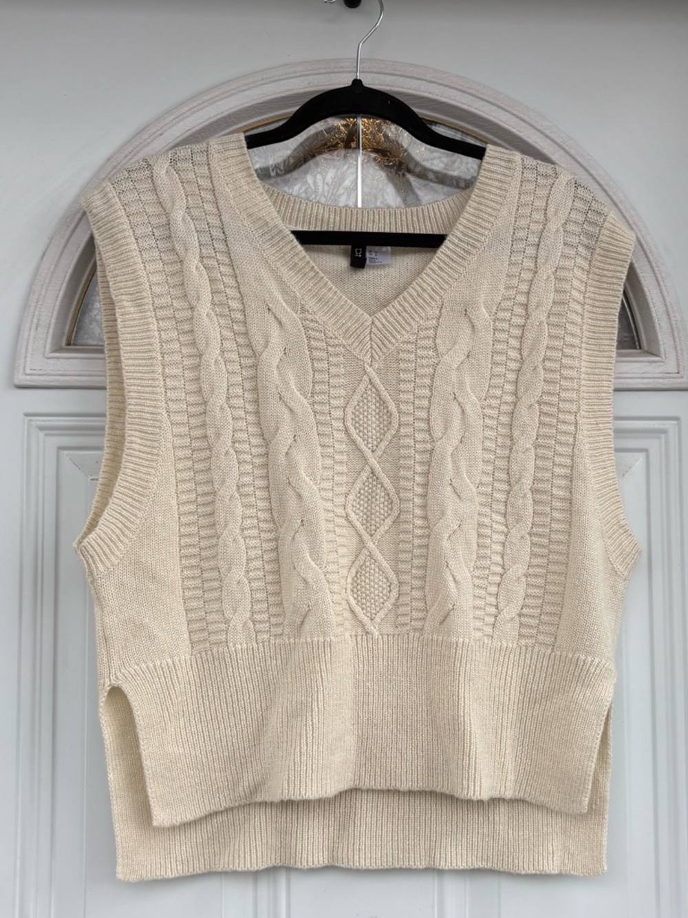 H&M Divided Cream Cable-Knit Sweater Vest